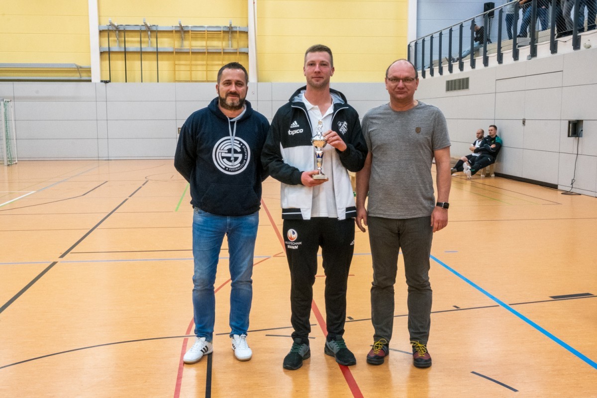 "Unter ferner liefen" beim Hallencup in Saalfeld oder ...