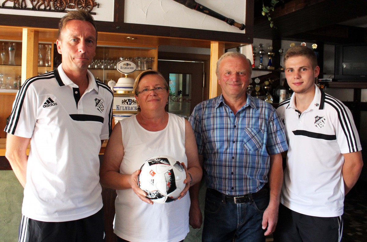 Gasthaus Goldener Löwe sponsert weiteren Spielball