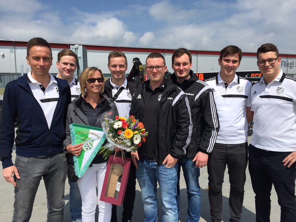 Eine SVM-Delegation zum "Volksfest" bei der Fa. Fliegl