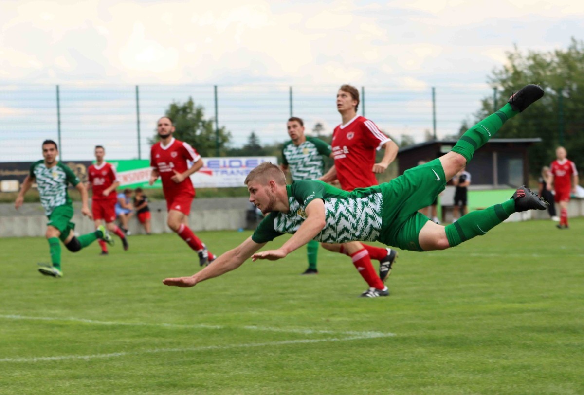 Schöner Bauchklatscher im ersten Heimspiel