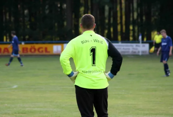 SV Blau-Weiß Niederpöllnitz : SV Moßbach